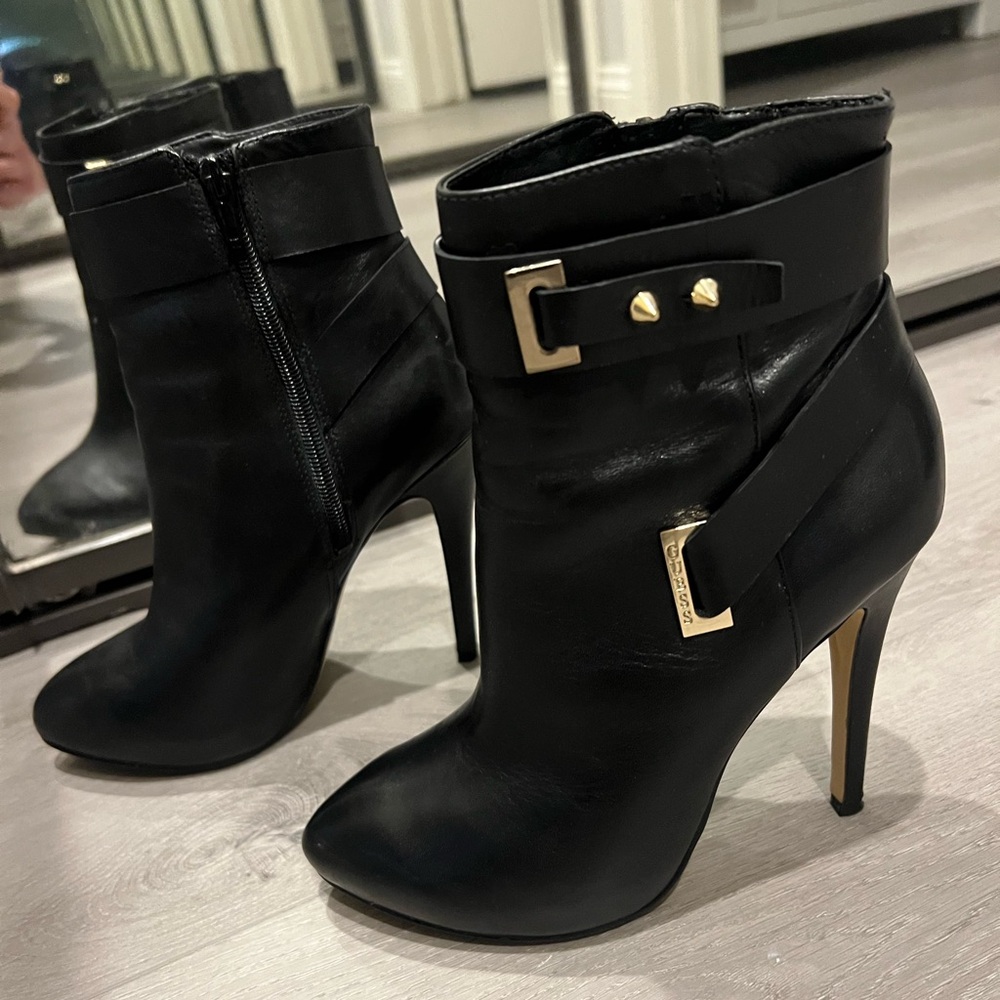 Guess leather boots size 8
